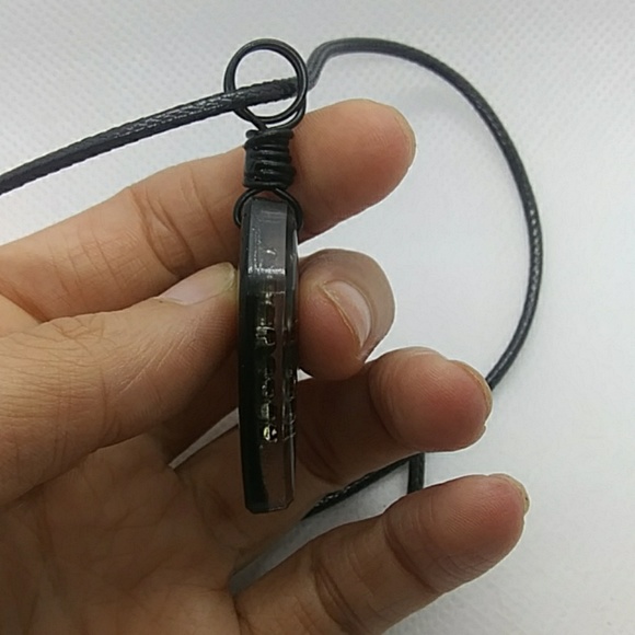 Handmade resin pendant - Picture 4 of 7